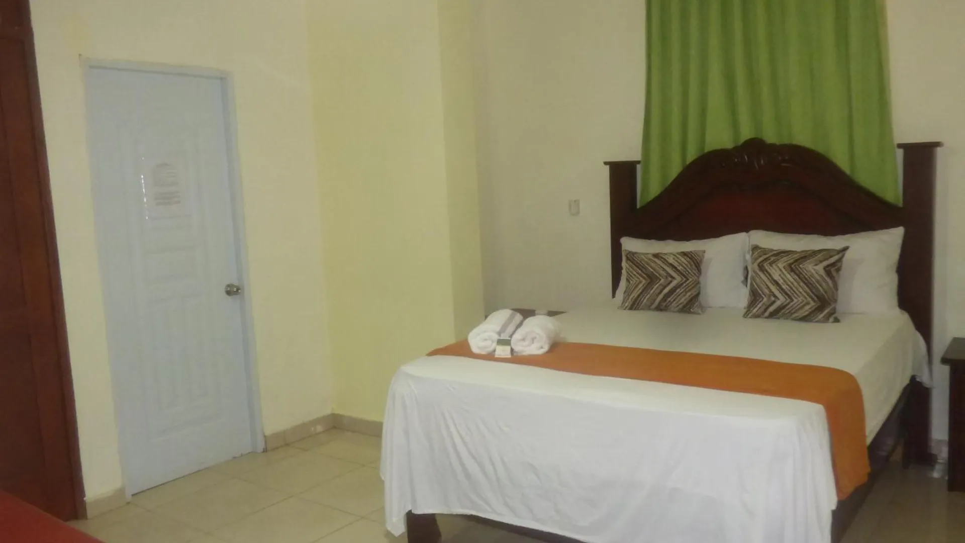 Hostel Hotel Enrique I Gazcue, Bed And Breakfast Santo Domingo
